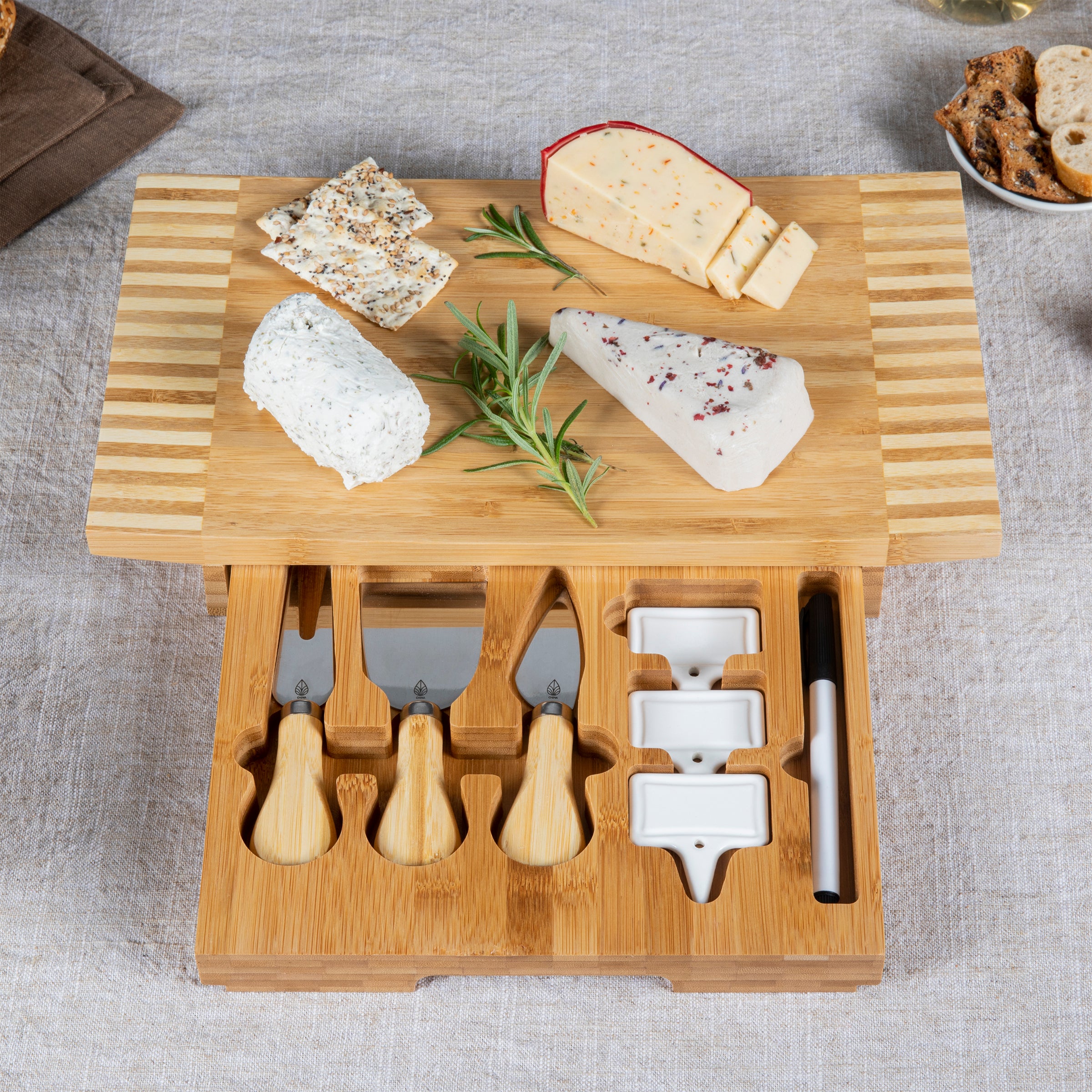 Concavo Cheese Cutting Board & Tools Set