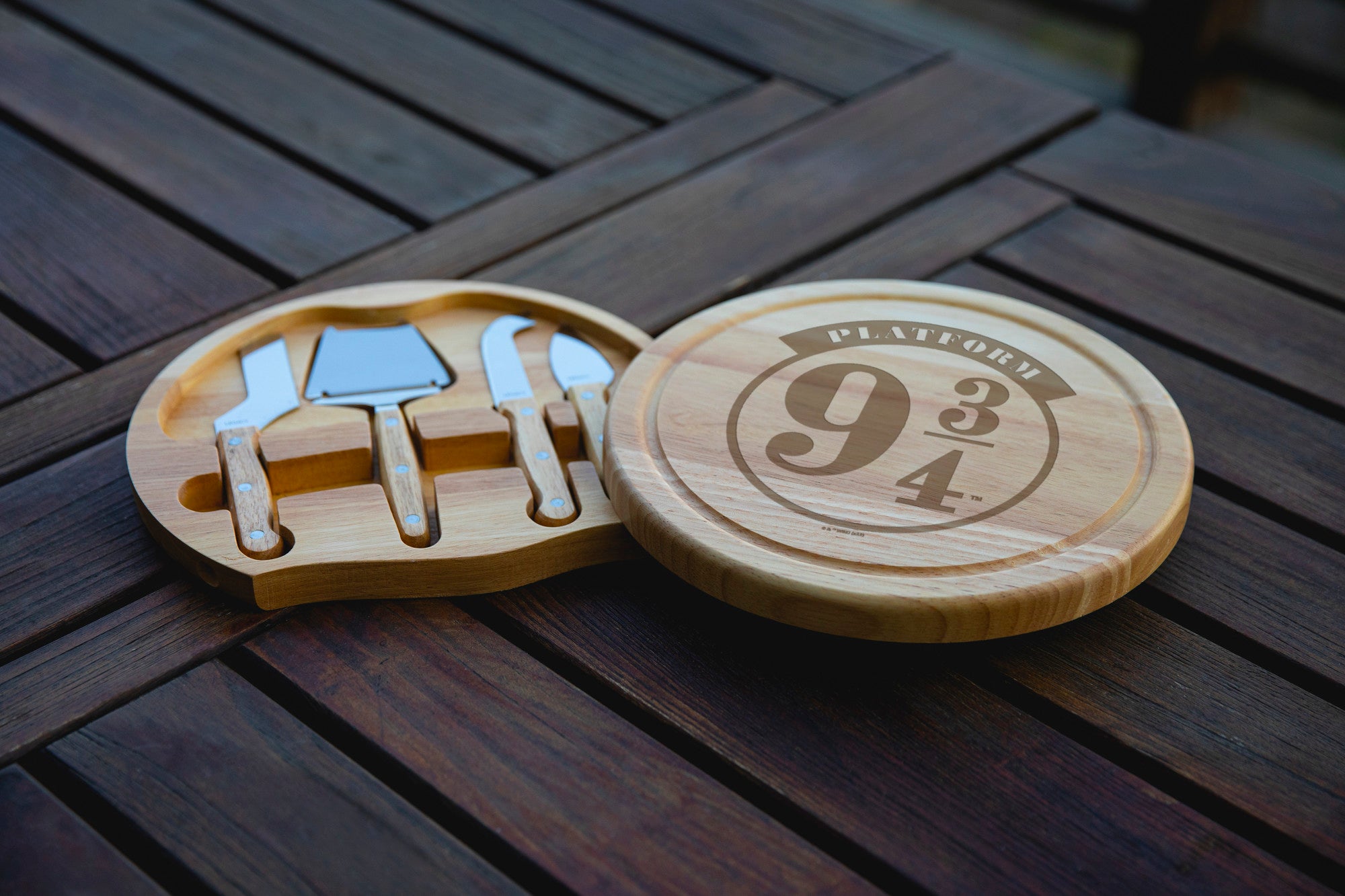 Harry Potter Platform 9 3/4 - Circo Cheese Cutting Board & Tools Set