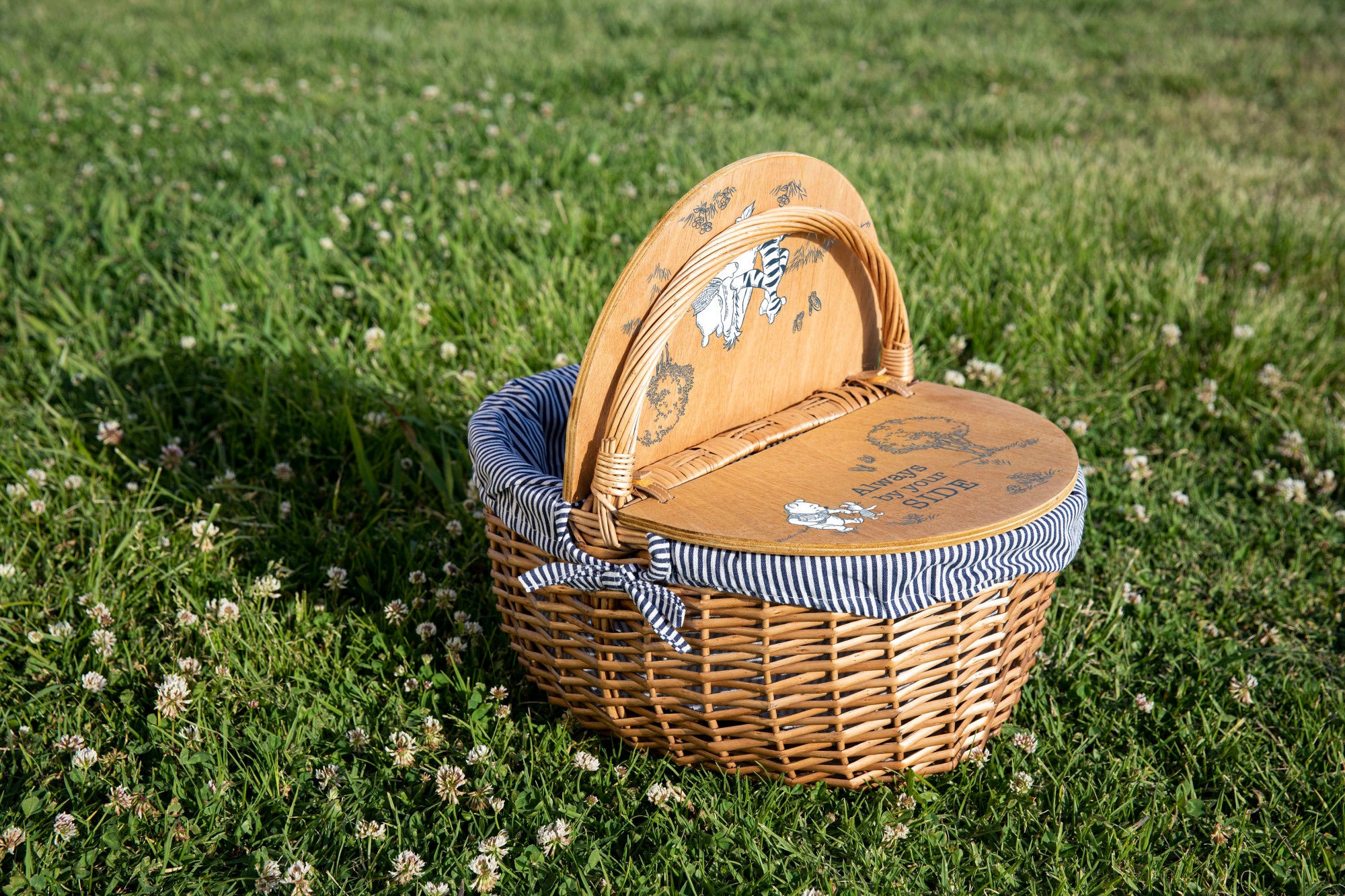 Winnie the Pooh - Country Picnic Basket