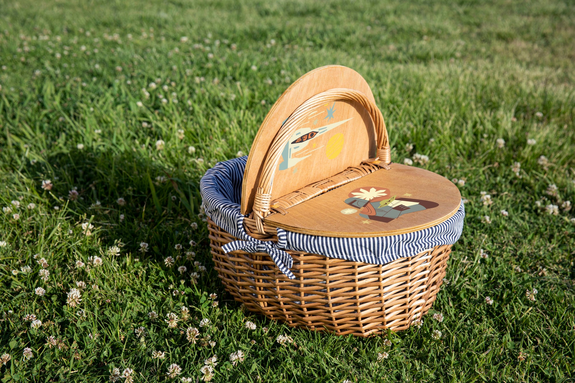 Mandalorian Grogu - Country Picnic Basket