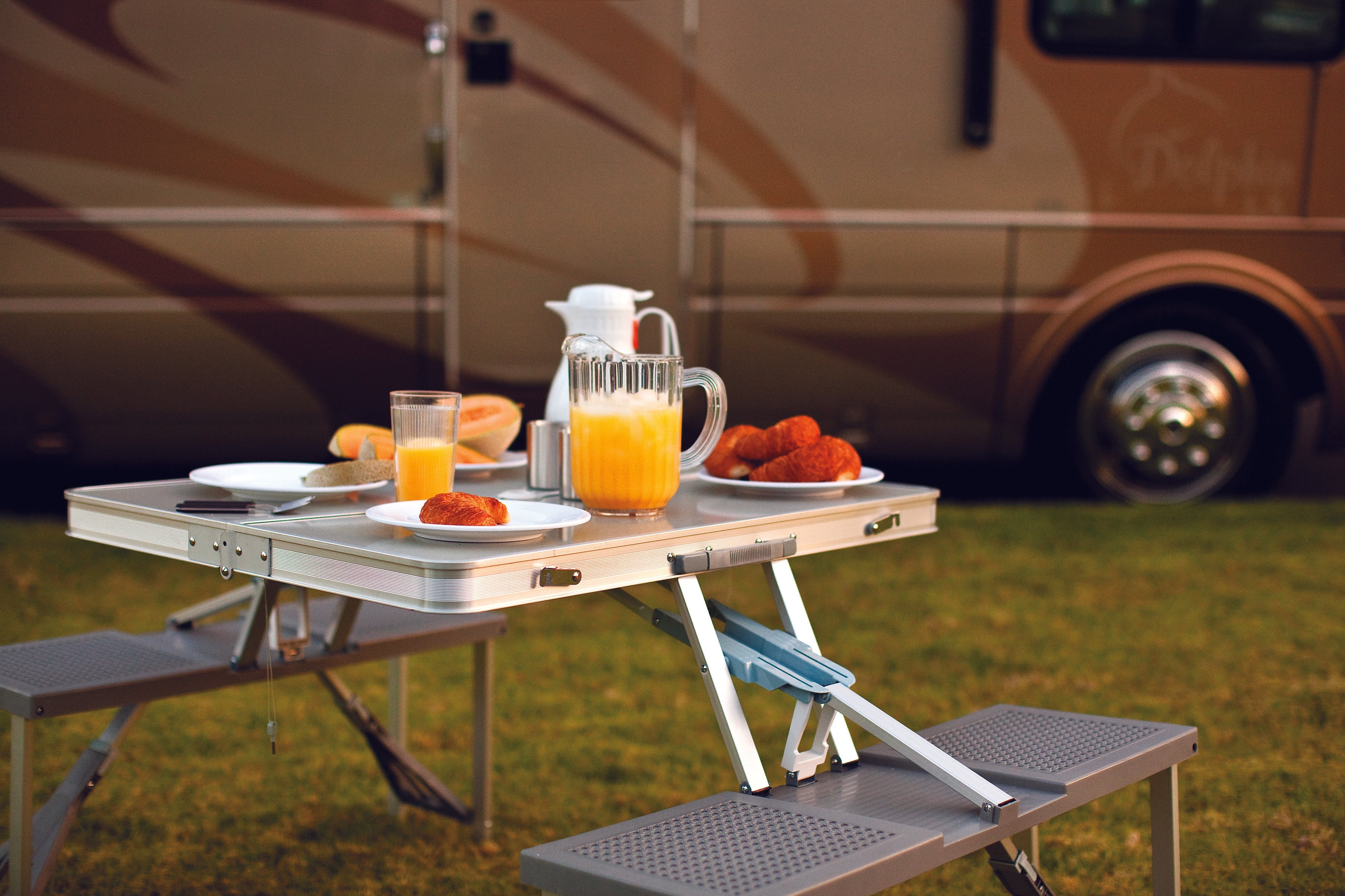 Aluminum Portable Picnic Table with Seats