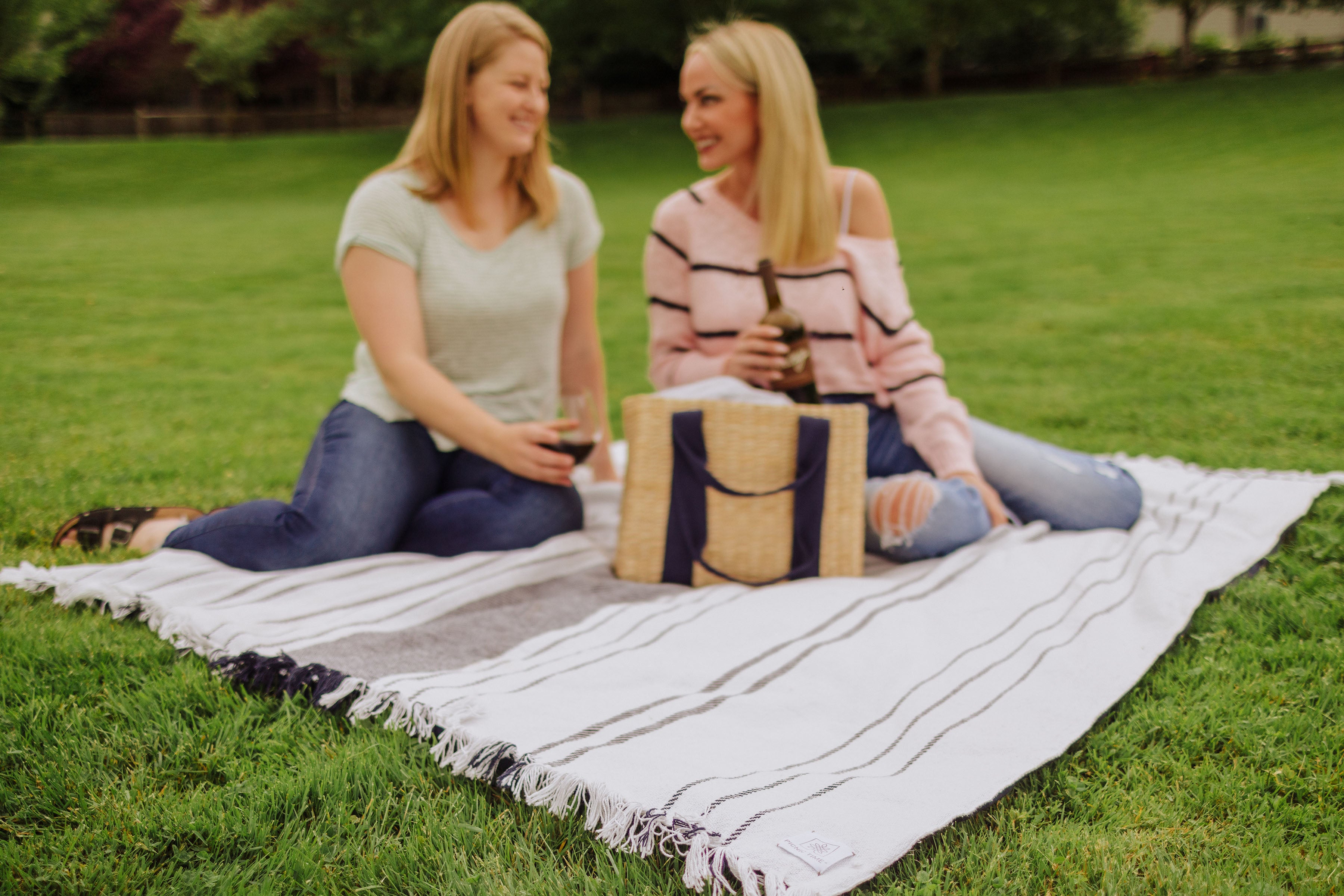 Montecito Picnic Blanket with Harness