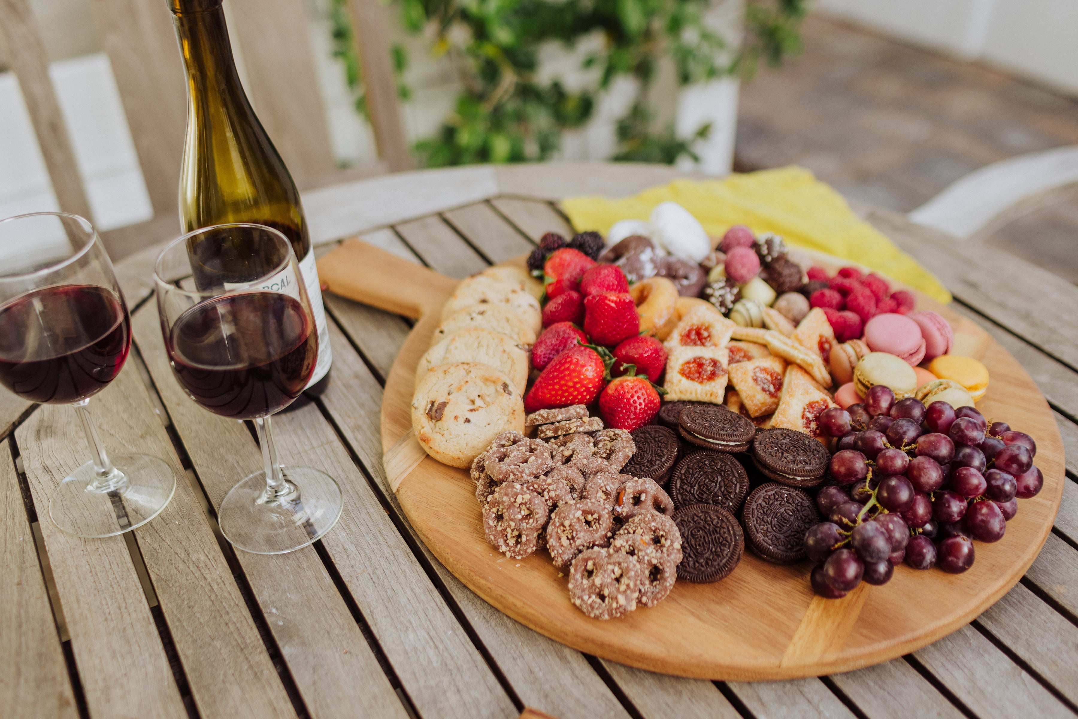 Madera Round Charcuterie Board - 22.5" x 18"