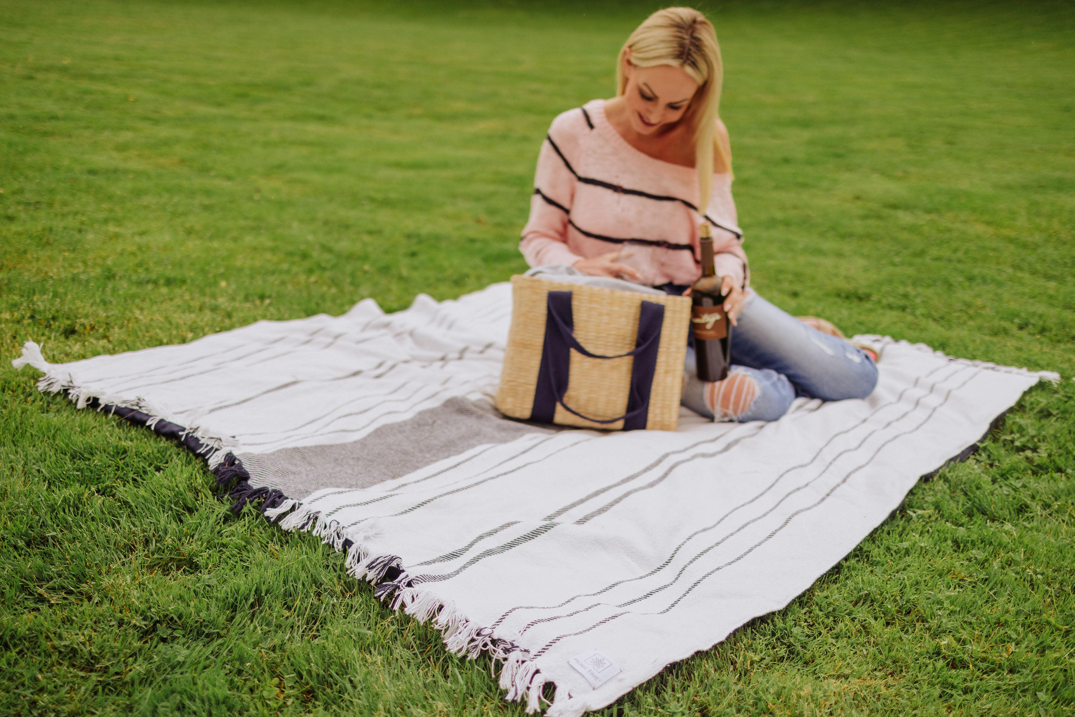Montecito Picnic Blanket with Harness