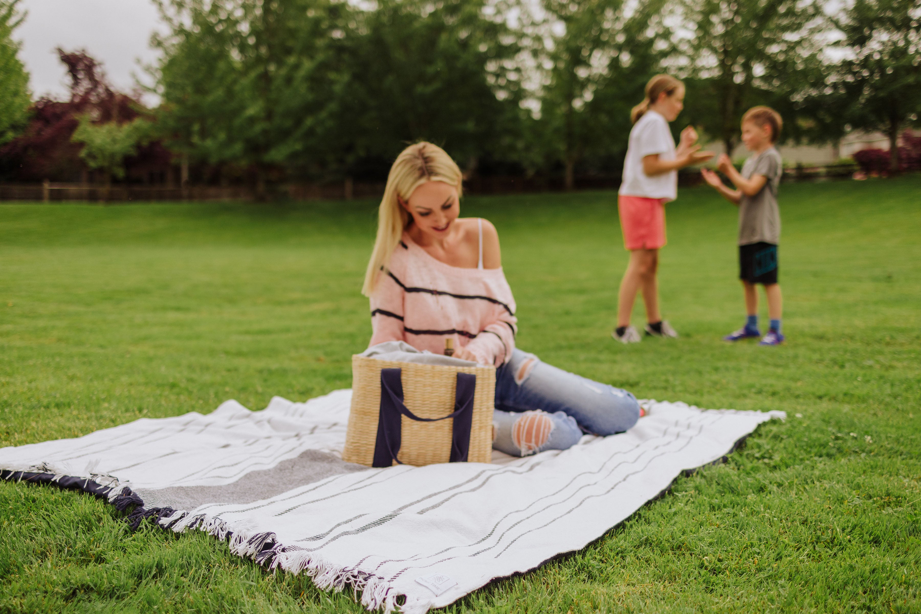 Montecito Picnic Blanket with Harness