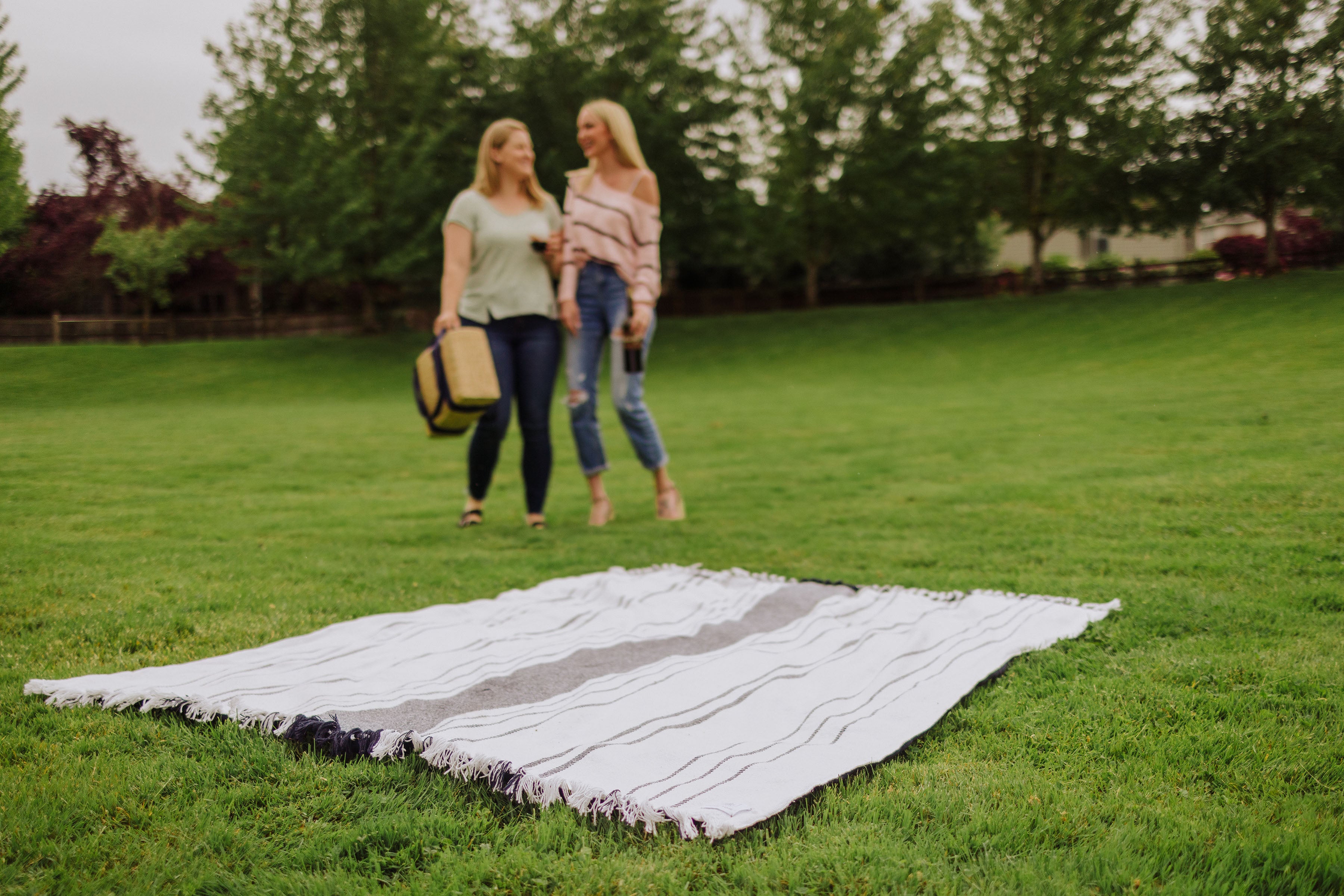 Montecito Picnic Blanket with Harness