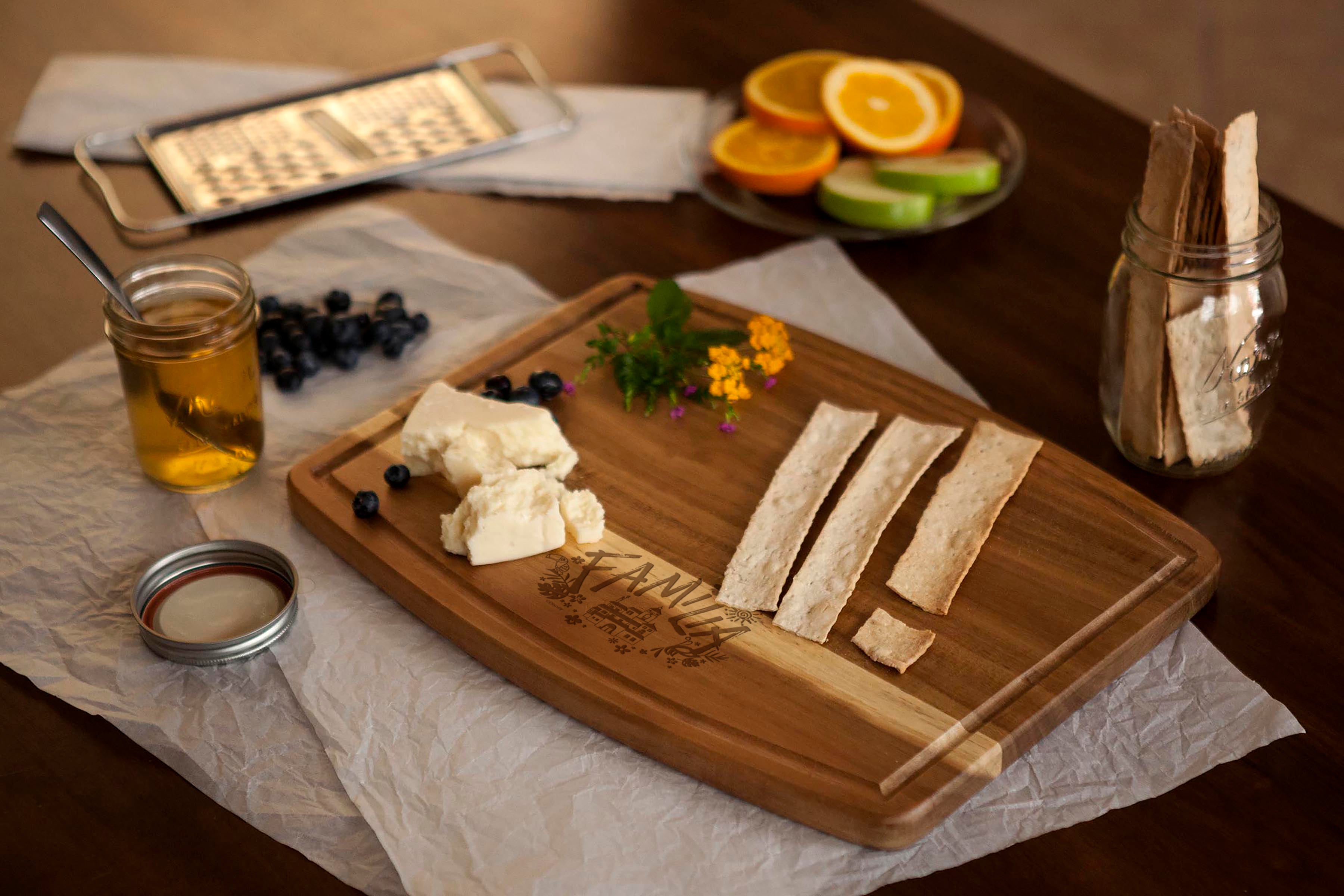 Encanto Familia - Ovale Acacia Cutting Board