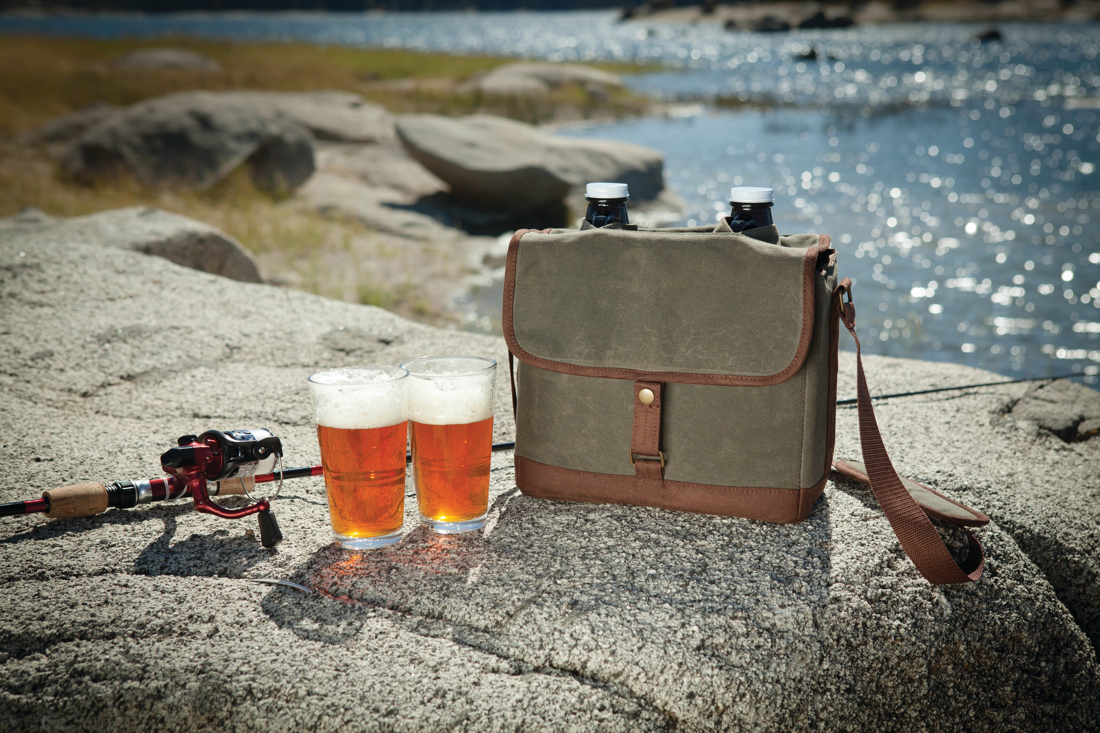 Insulated Double Growler Tote with 64 oz. Glass Growlers