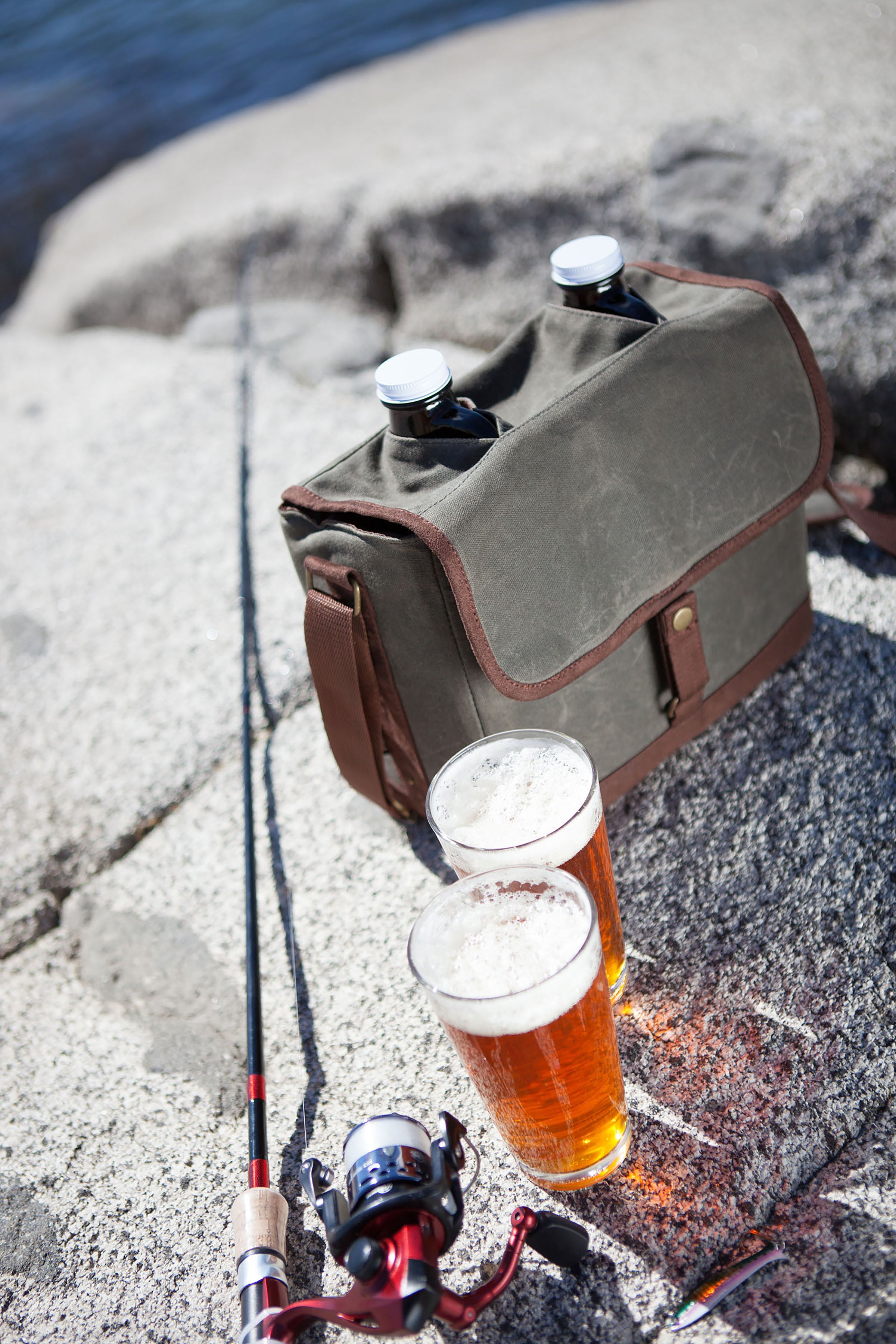 Insulated Double Growler Tote with 64 oz. Glass Growlers