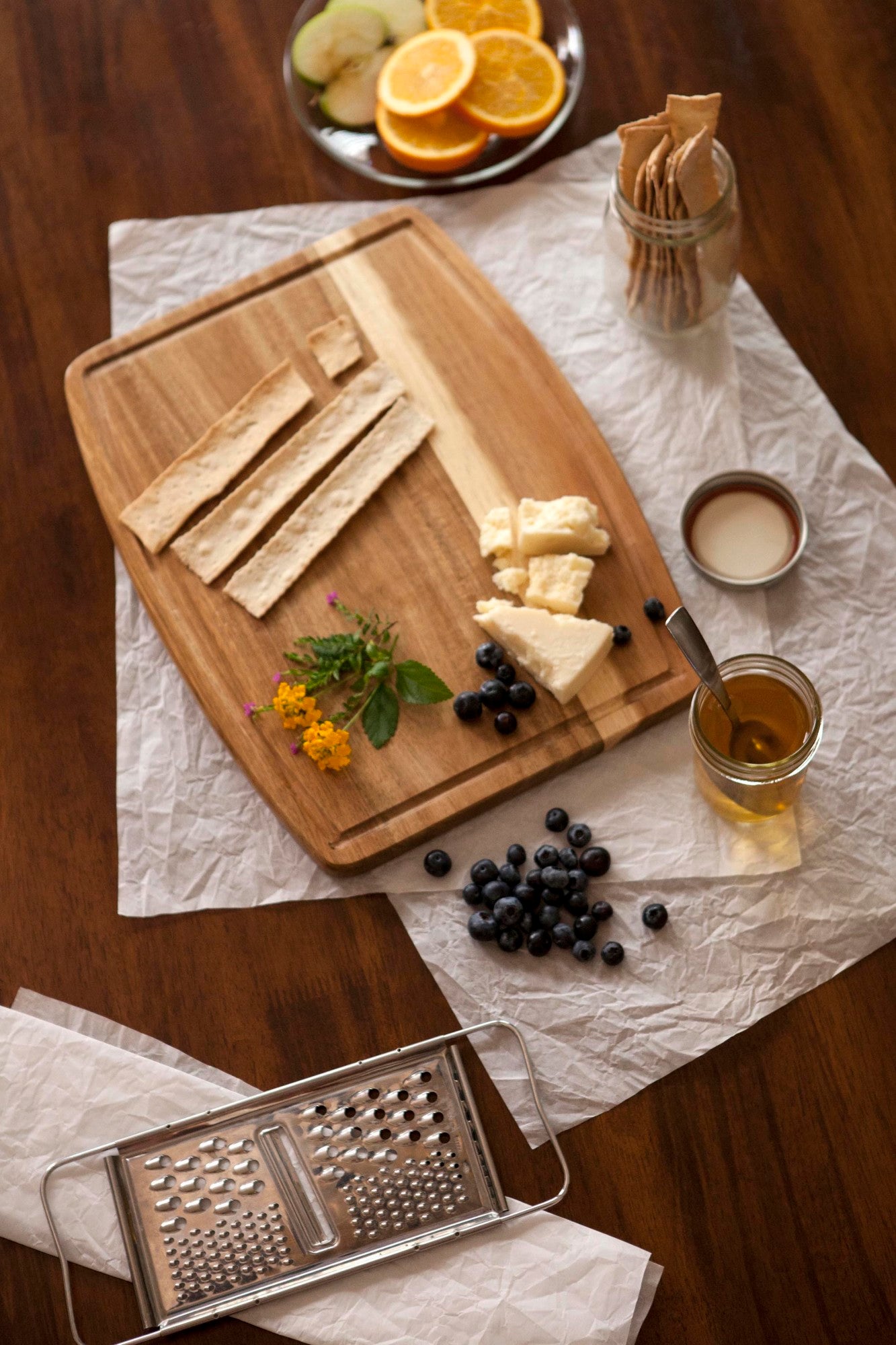 Disney 100 - Ovale Acacia Cutting Board