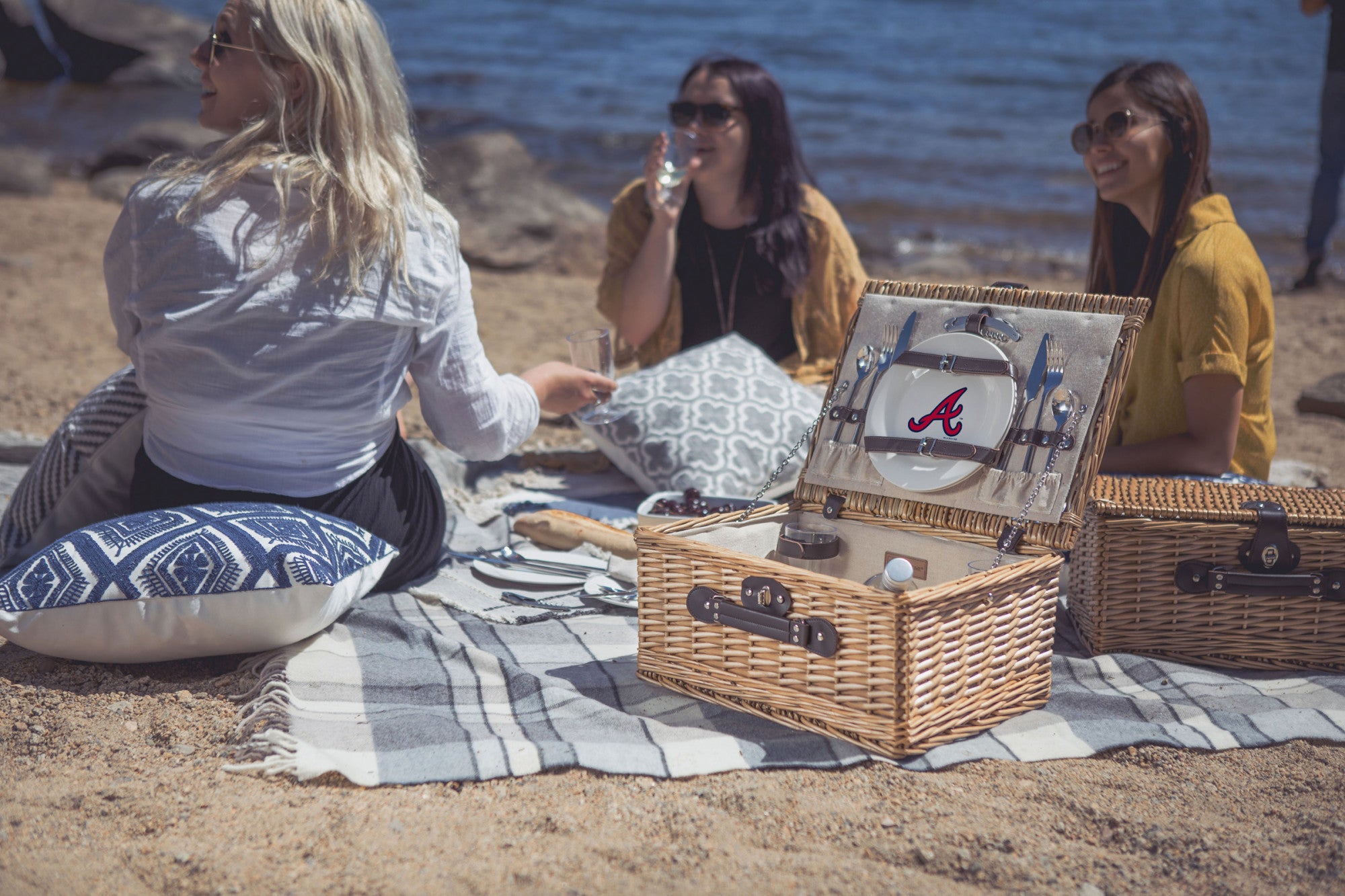 Atlanta Braves - Classic Picnic Basket