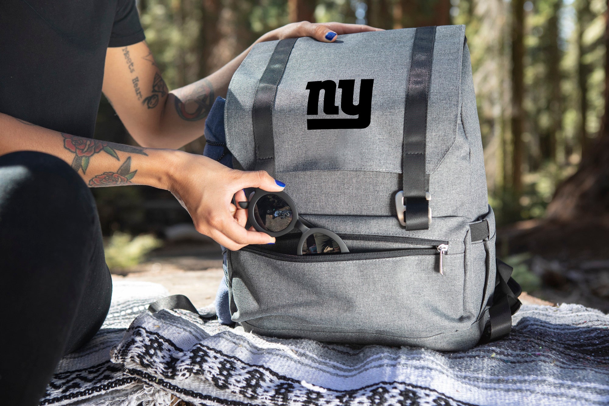 New York Giants - On The Go Traverse Backpack Cooler