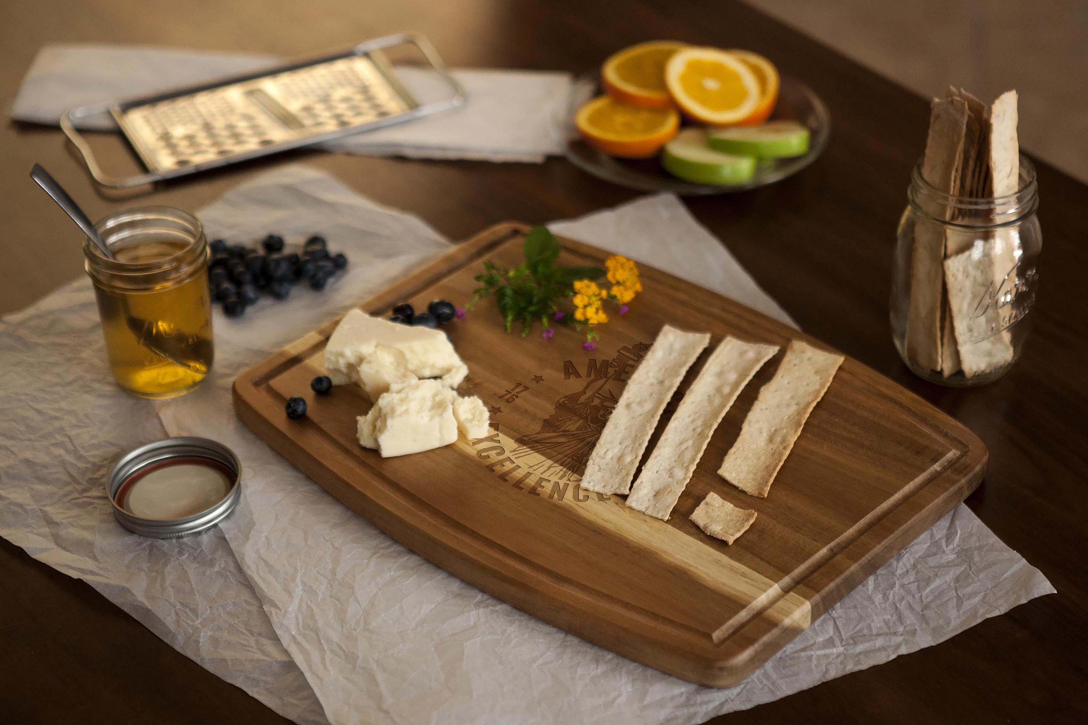 America250 American Excellence - Ovale Acacia Cutting Board