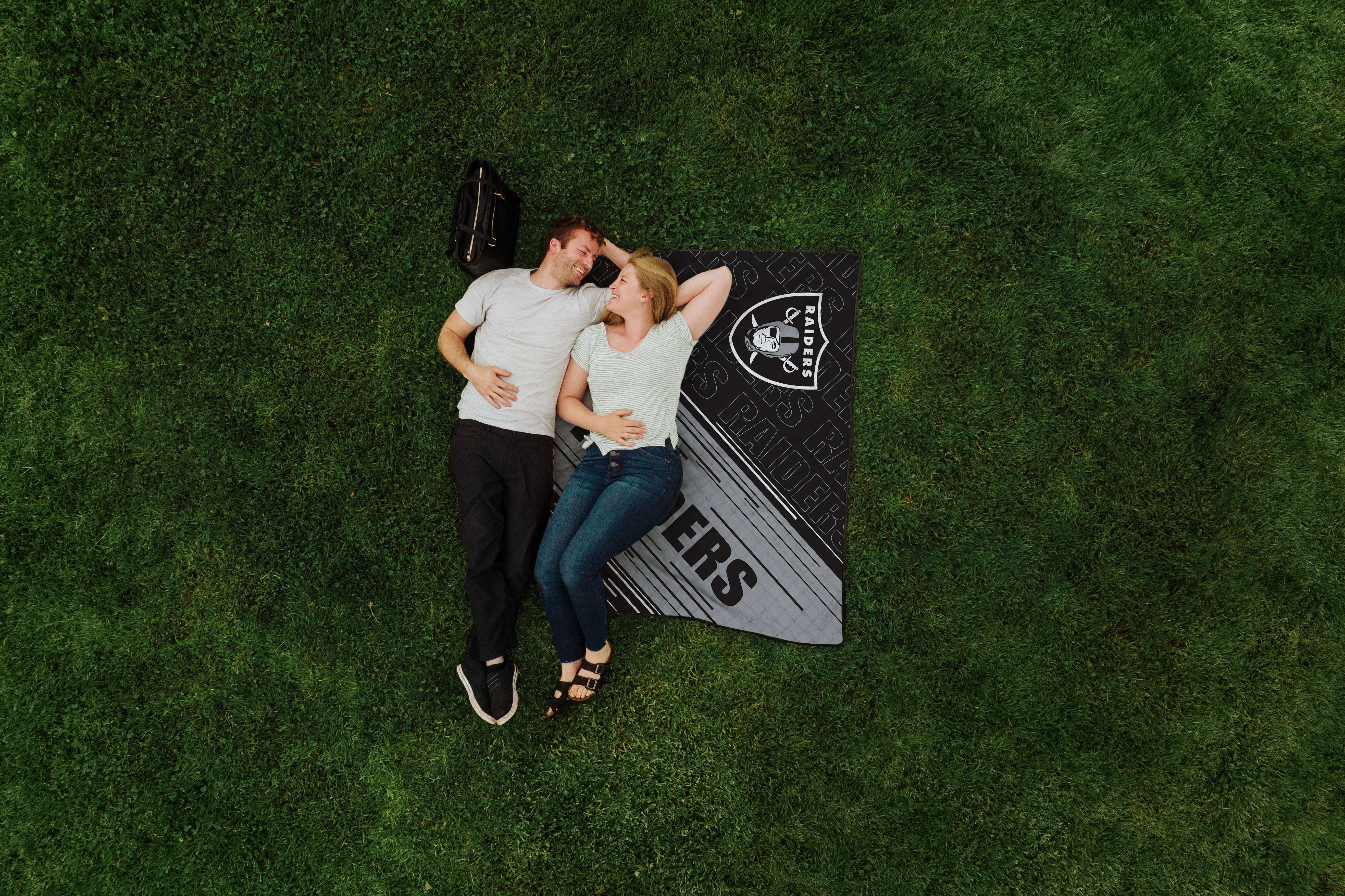 Las Vegas Raiders - Impresa Picnic Blanket