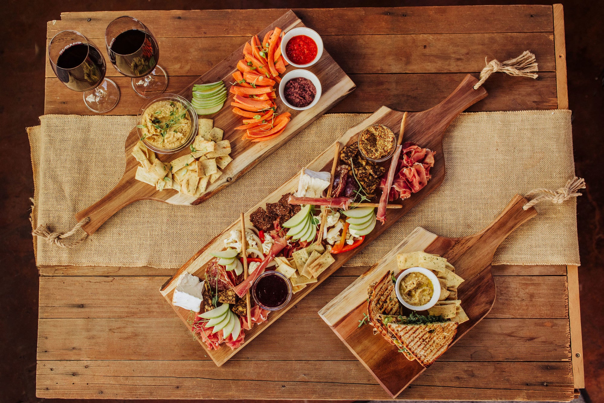 Milwaukee Brewers - Artisan 24" Acacia Charcuterie Board