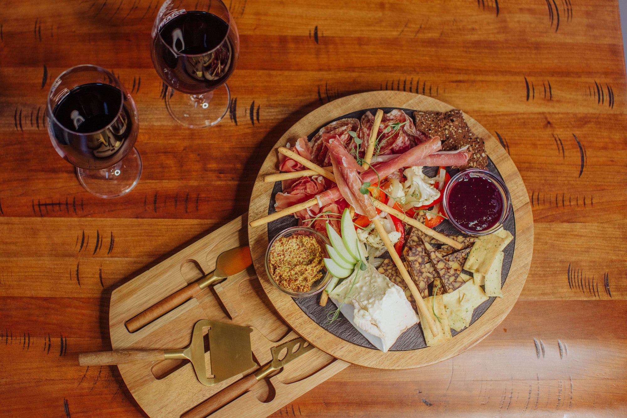 Cal State Fullerton Titans - Insignia Acacia and Slate Serving Board with Cheese Tools