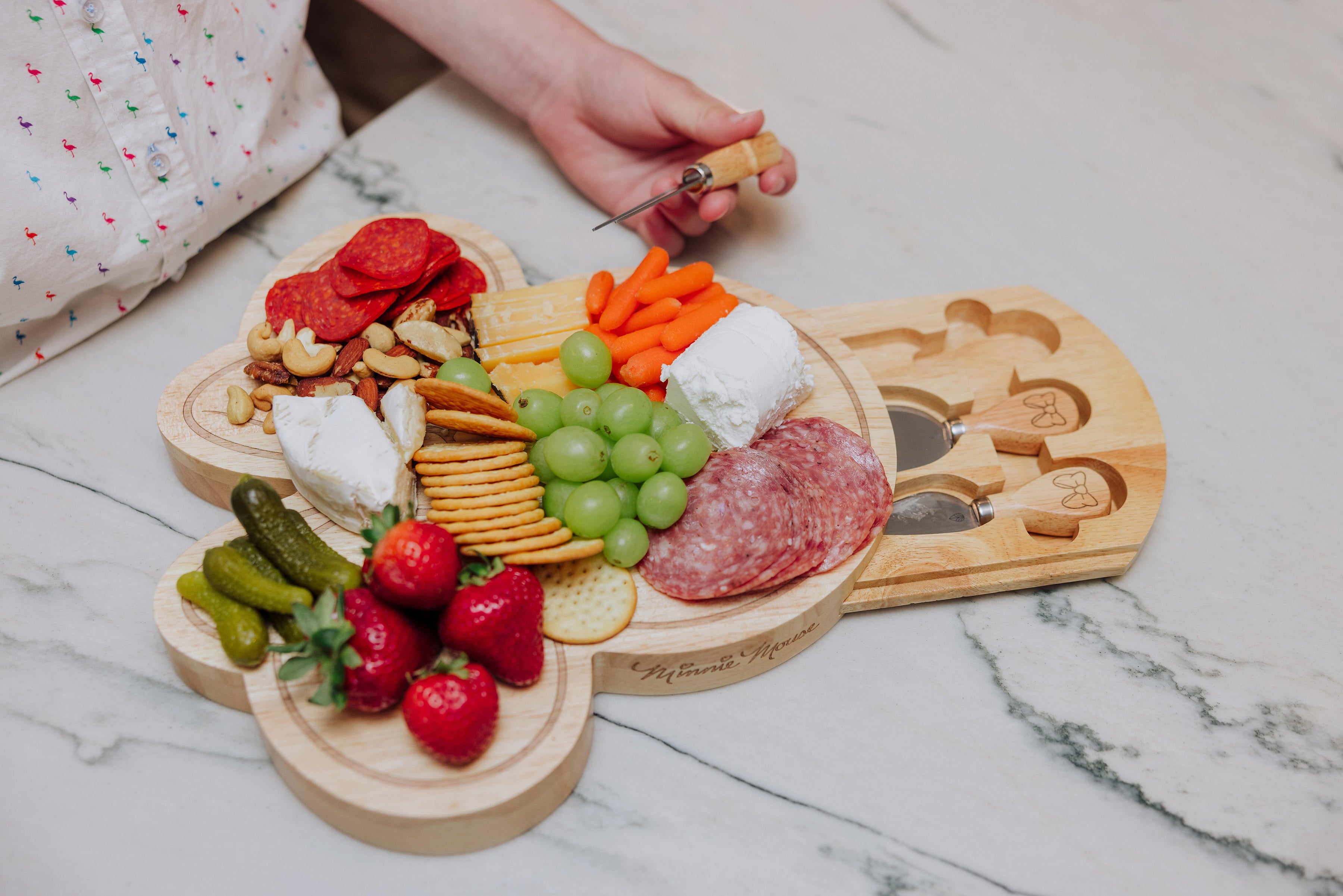 Minnie Mouse - Minnie Mouse Head Shaped Cheese Board with Tools