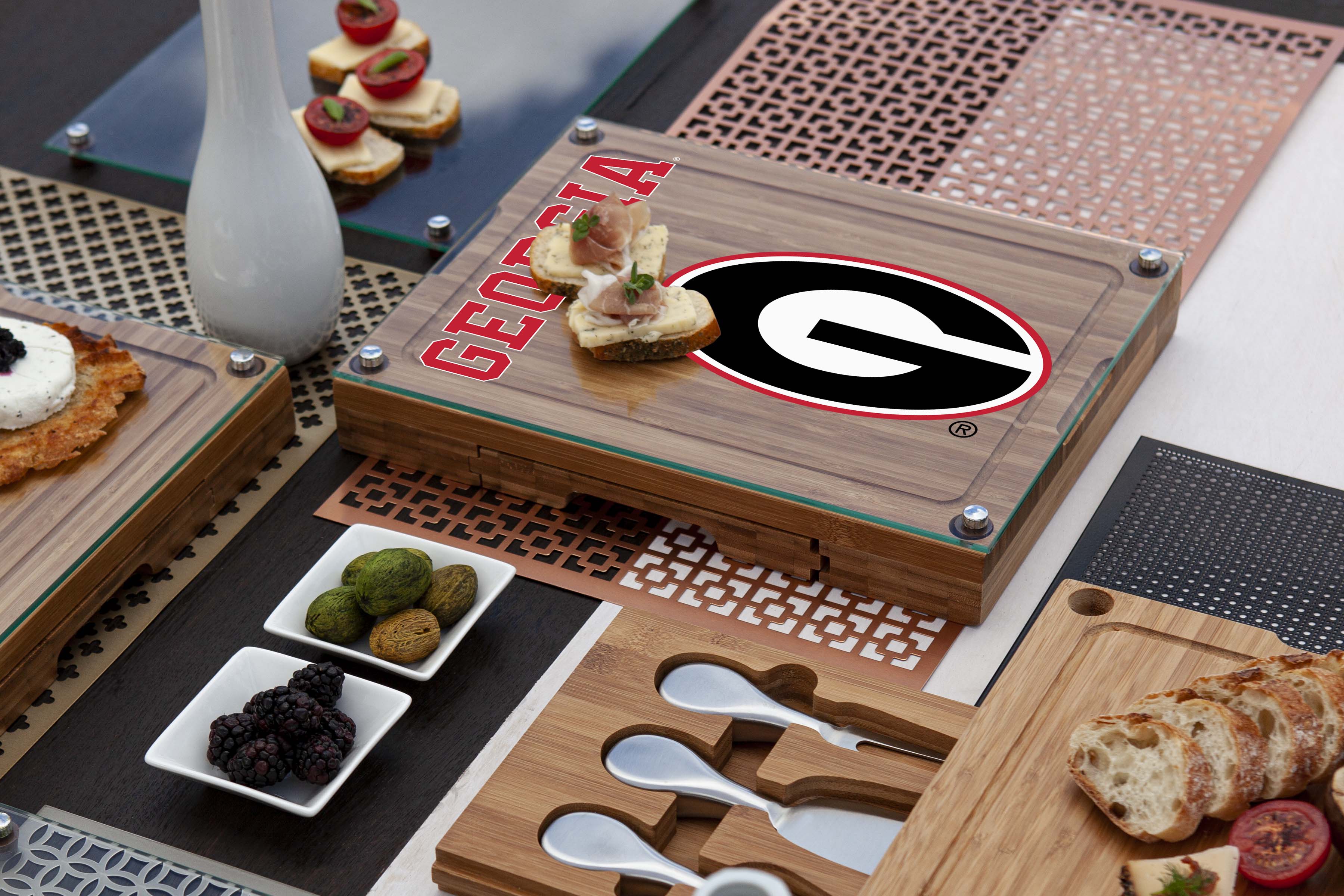 Georgia Bulldogs - Concerto Glass Top Cheese Cutting Board & Tools Set