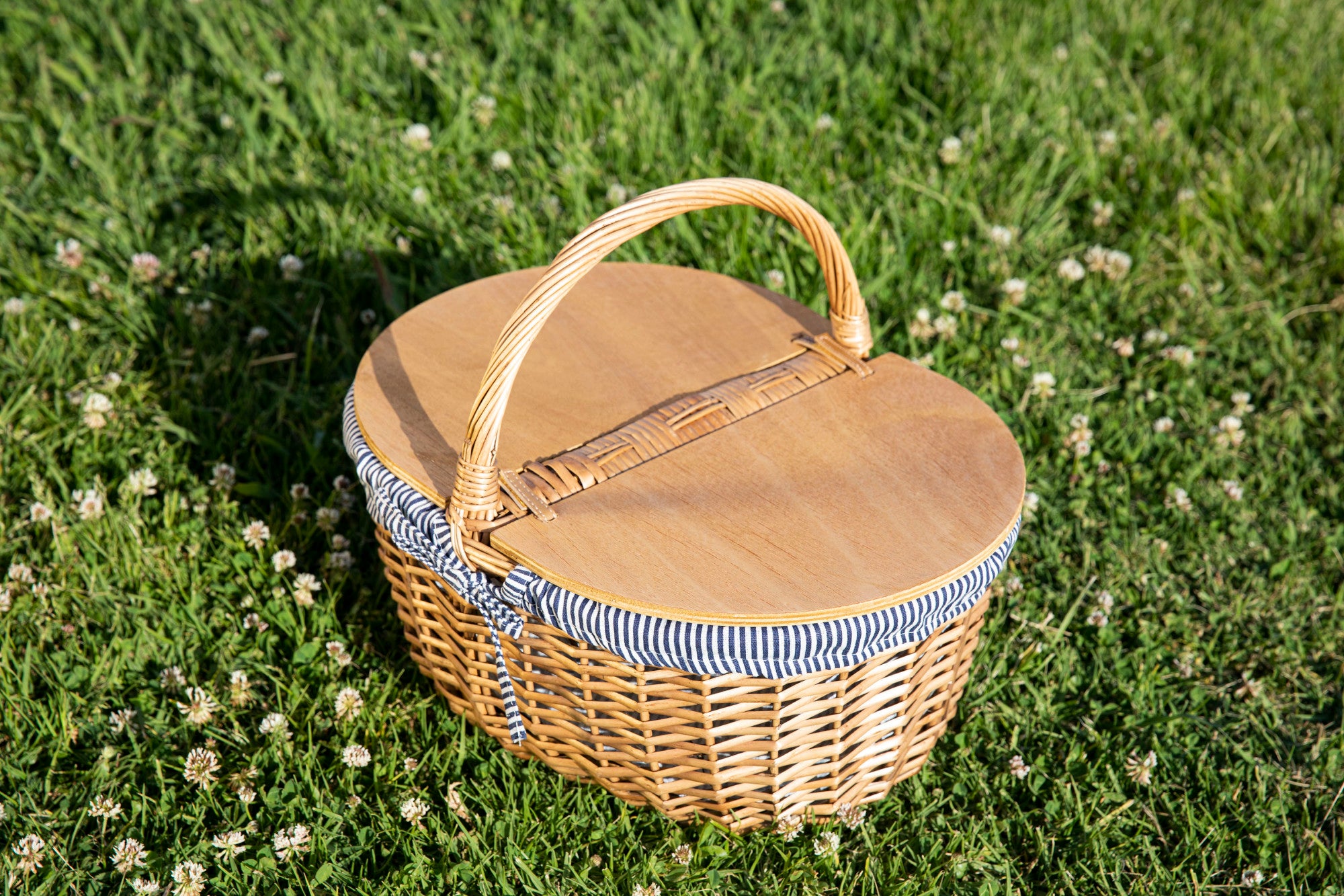 Mandalorian Grogu - Country Picnic Basket