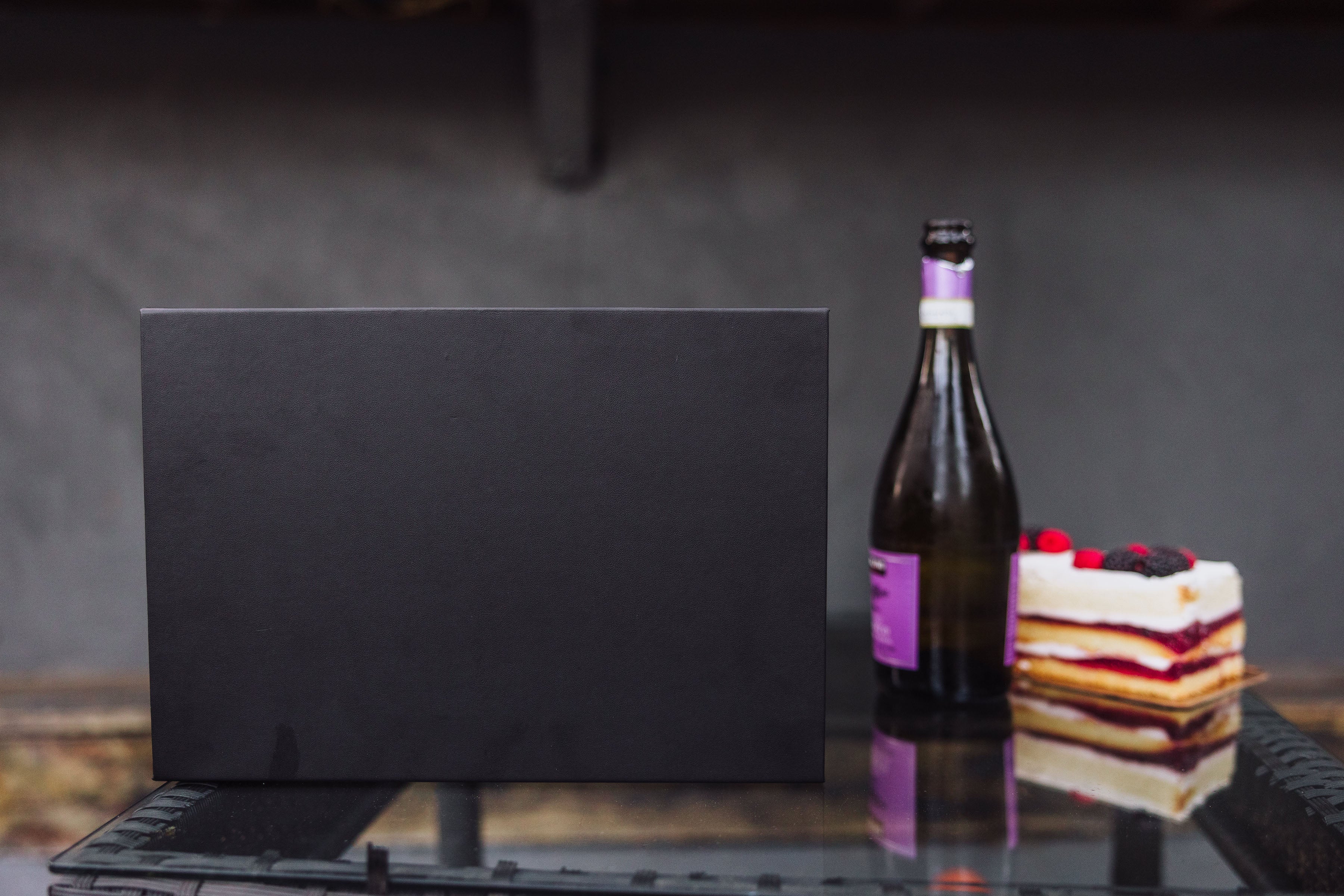 Arbane Champagne Glass Set with Cake Knife