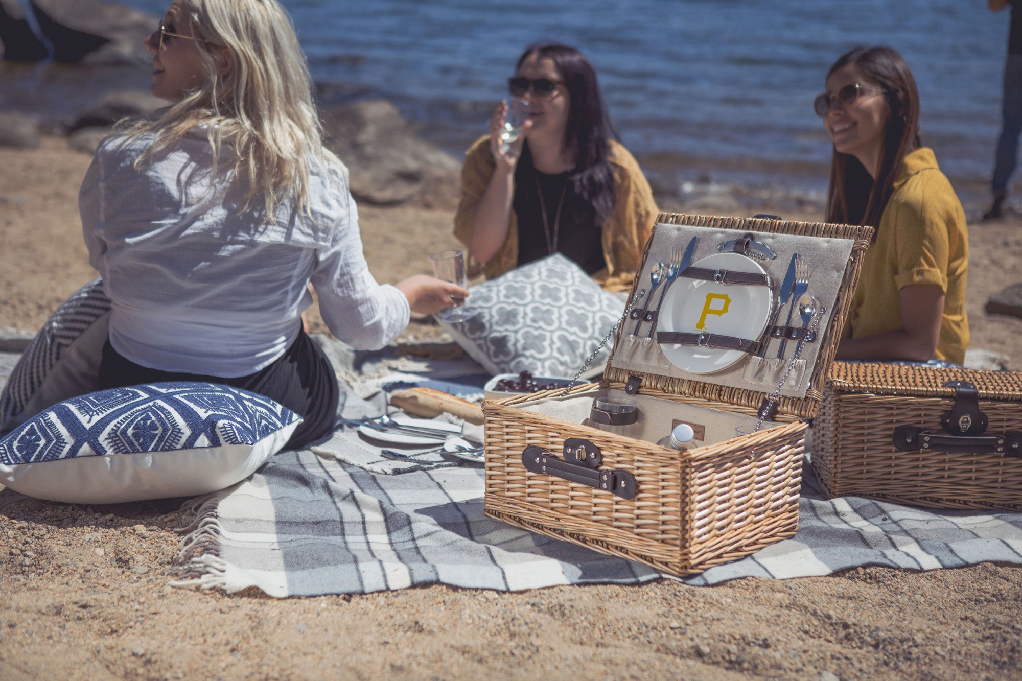 Pittsburgh Pirates - Classic Picnic Basket