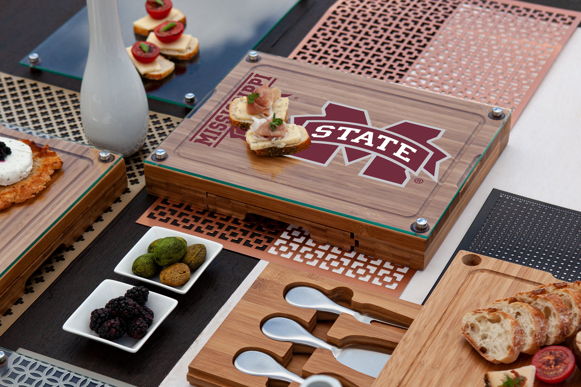 Mississippi State Bulldogs - Concerto Glass Top Cheese Cutting Board & Tools Set