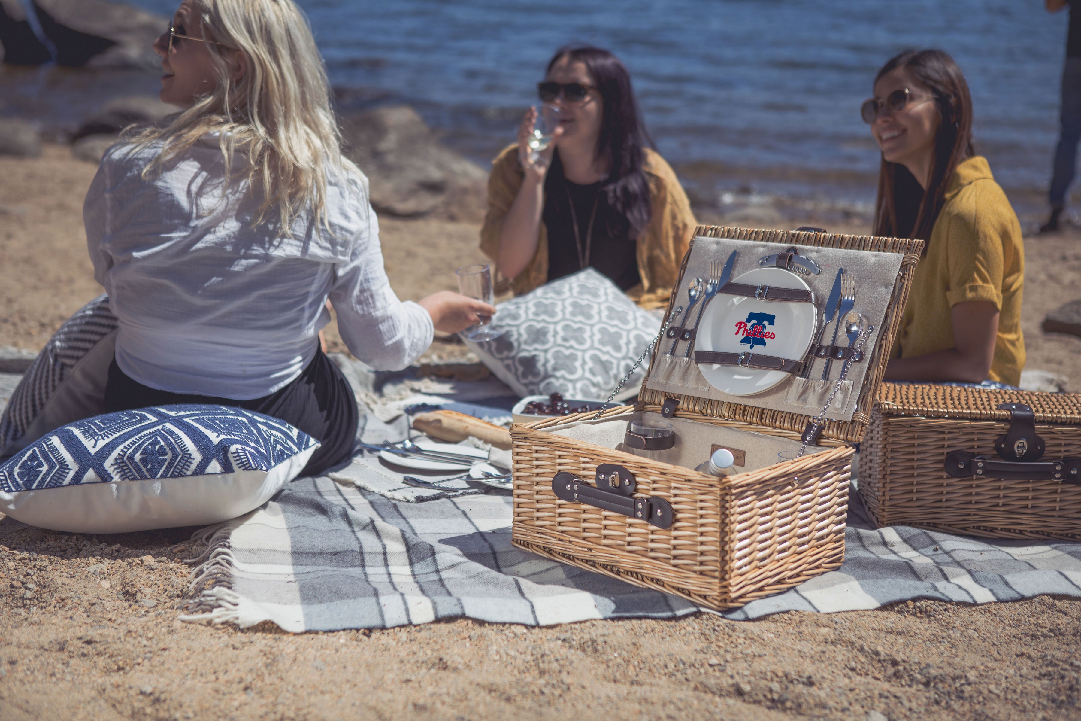 Philadelphia Phillies - Classic Picnic Basket