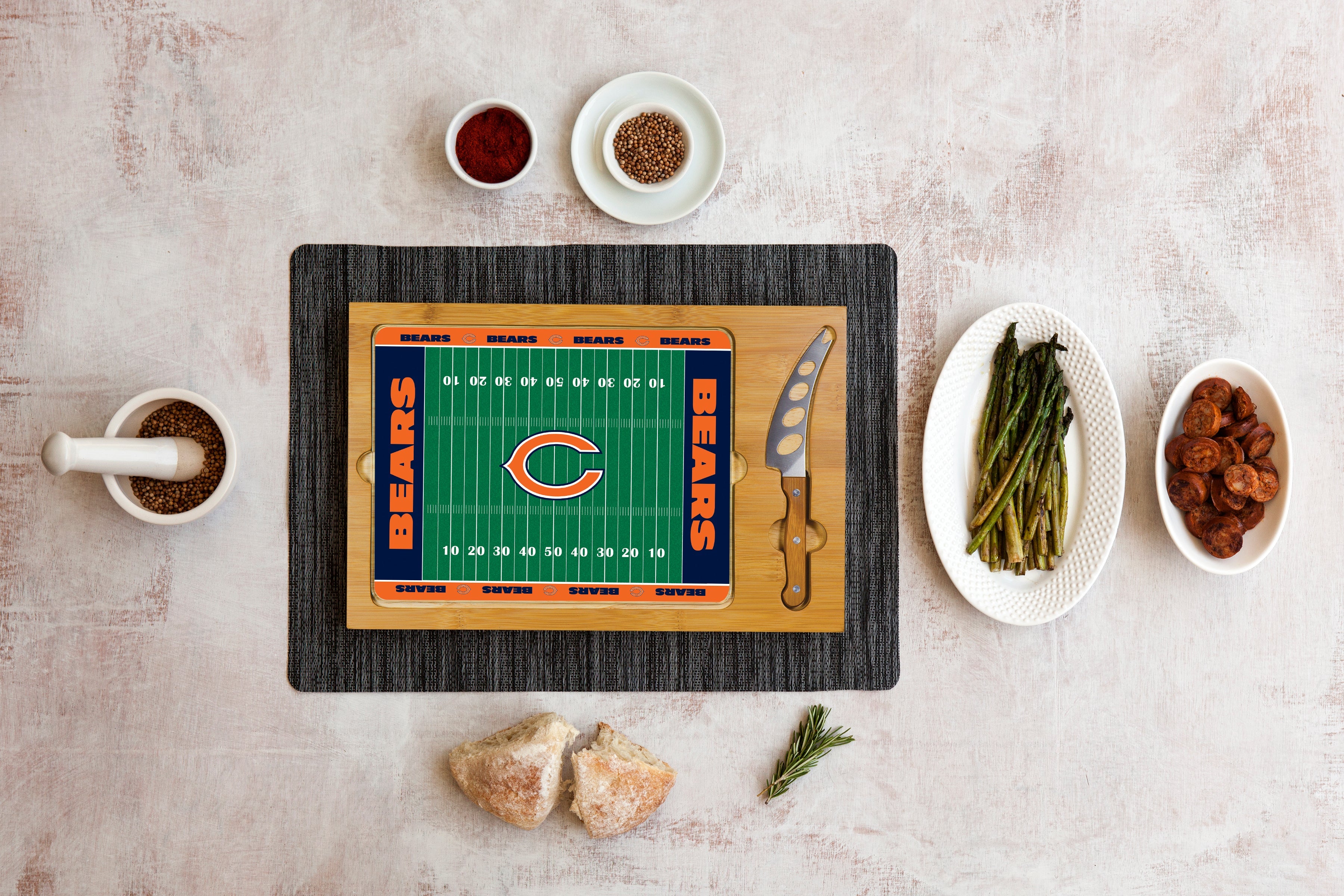 Chicago Bears Football Field - Icon Glass Top Cutting Board & Knife Set