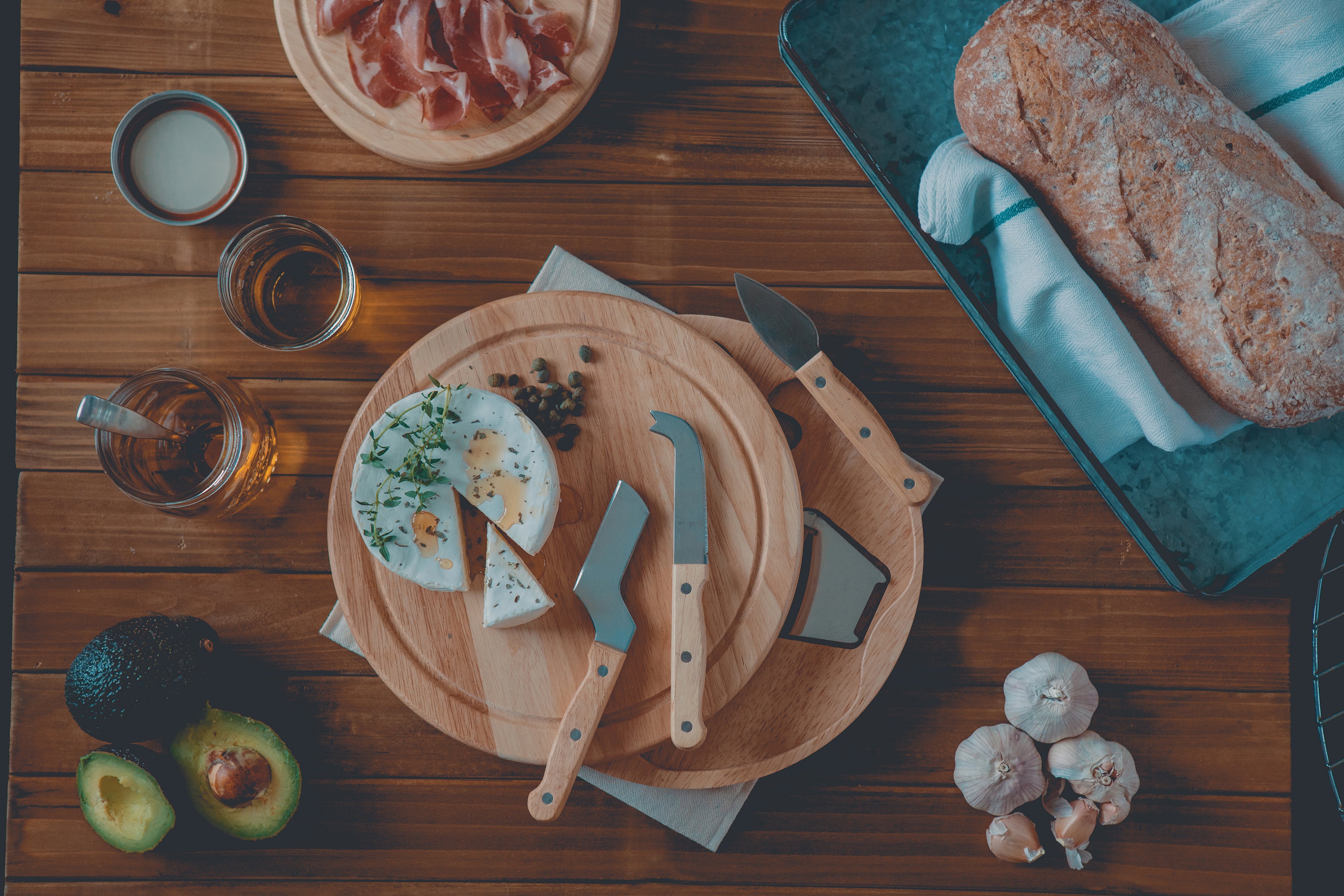 Washington Huskies - Circo Cheese Cutting Board & Tools Set