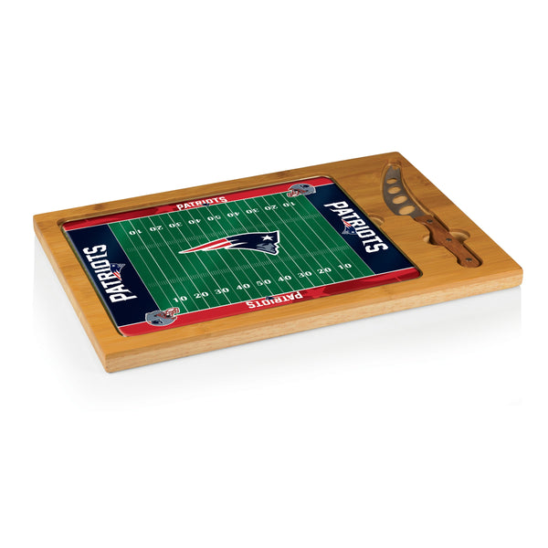 New England Patriots Football Field - Icon Glass Top Cutting Board & Knife Set