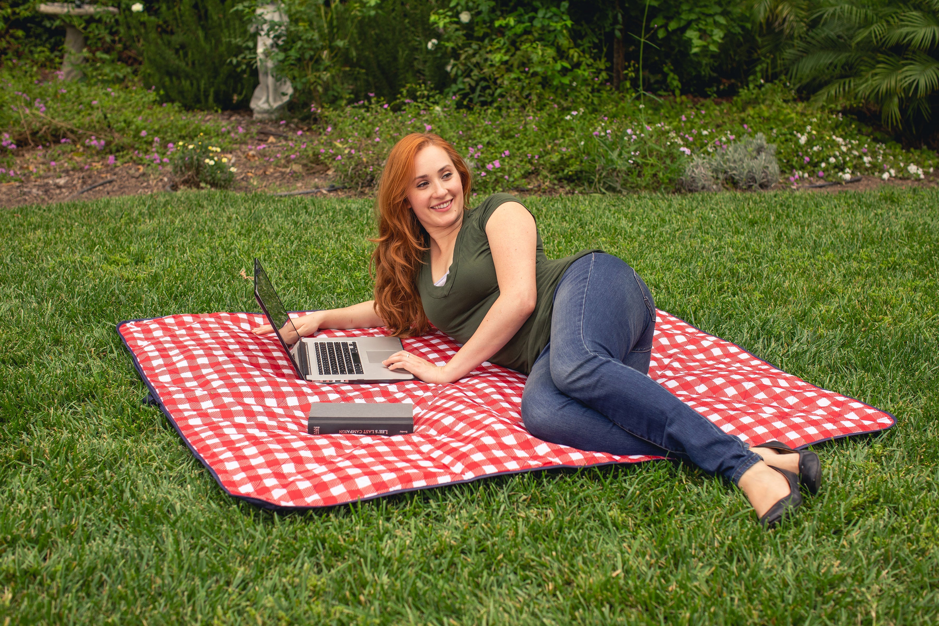 Central Perk - Friends - Vista Outdoor Picnic Blanket & Tote