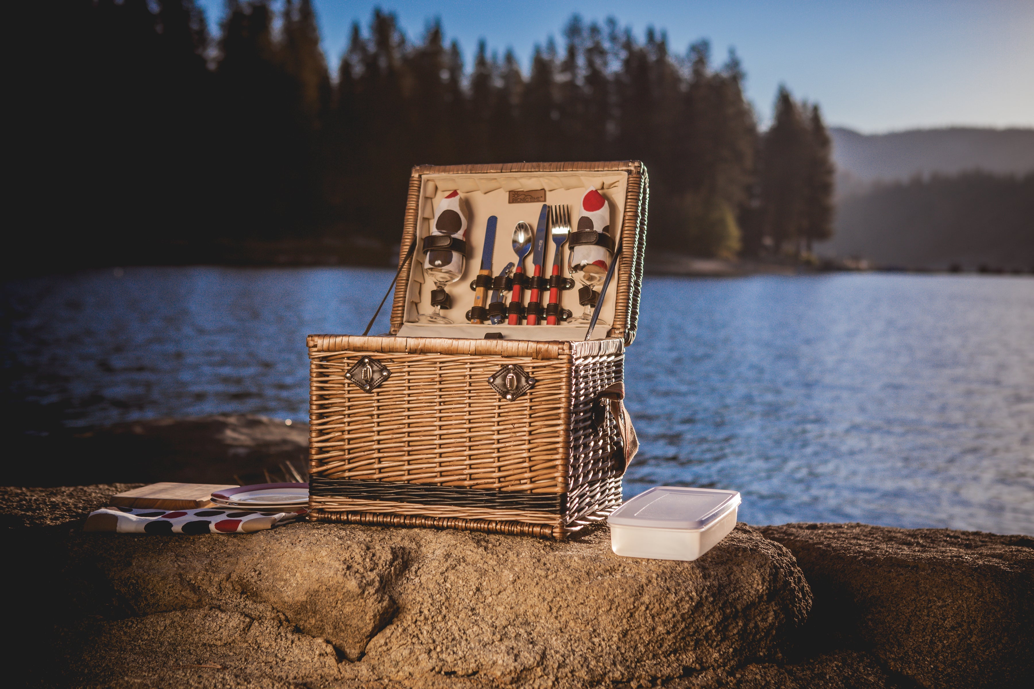 Yellowstone Picnic Basket