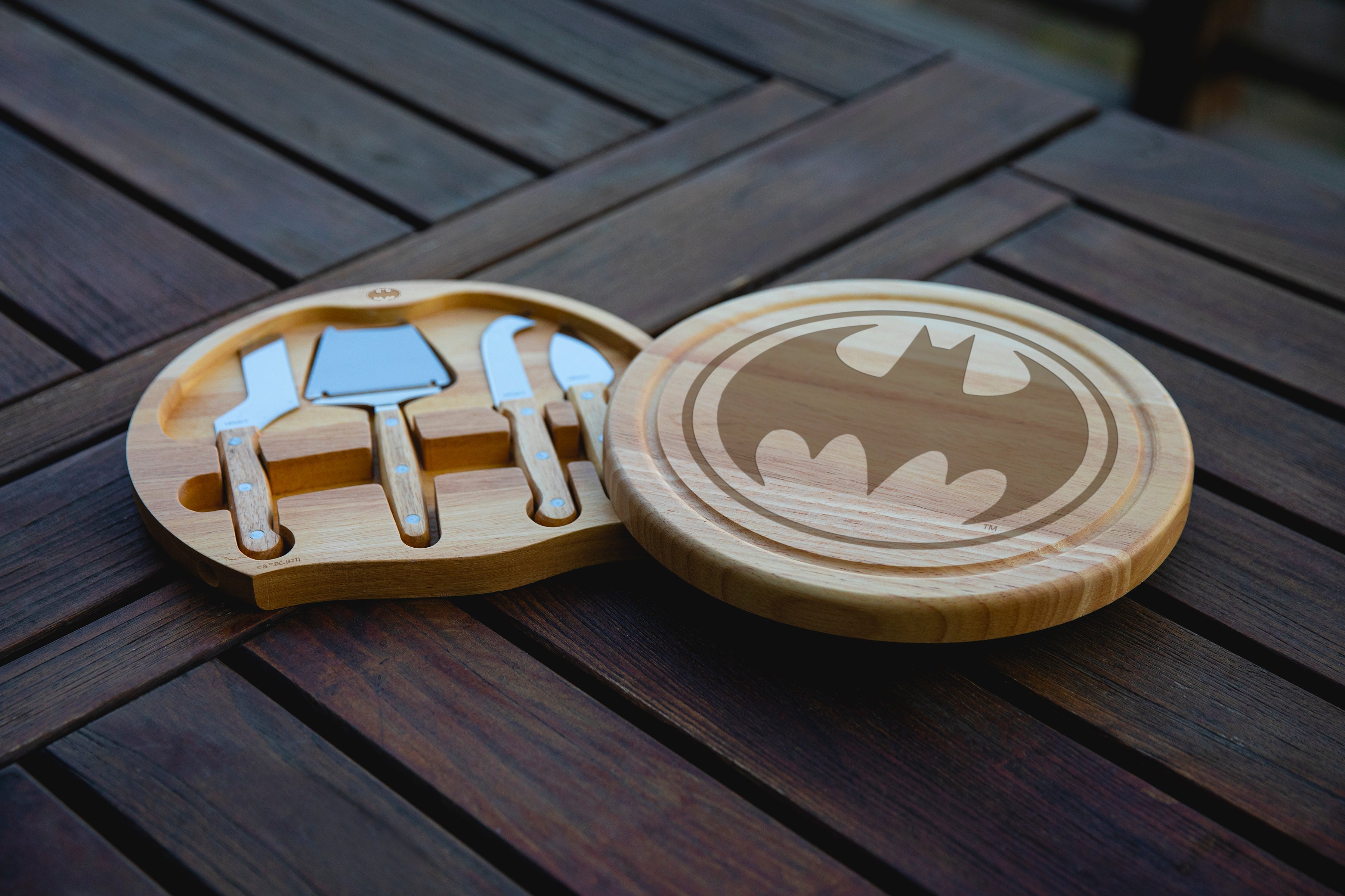 Batman Bat Signal - Circo Cheese Cutting Board & Tools Set